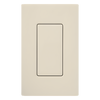 Inserto ciego para placa de pared estilo decorador, acabado brillante en color almendra claro, cubre una apertura sin usar en placas Lutron Claro