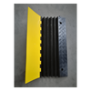 Protector de Cable de 5 Canales / Base de Goma y Tapa de Plástico / Capacidad 4.6 Toneladas / Canal 38x35MM / Longitud 90 cm / Amarillo y Negro